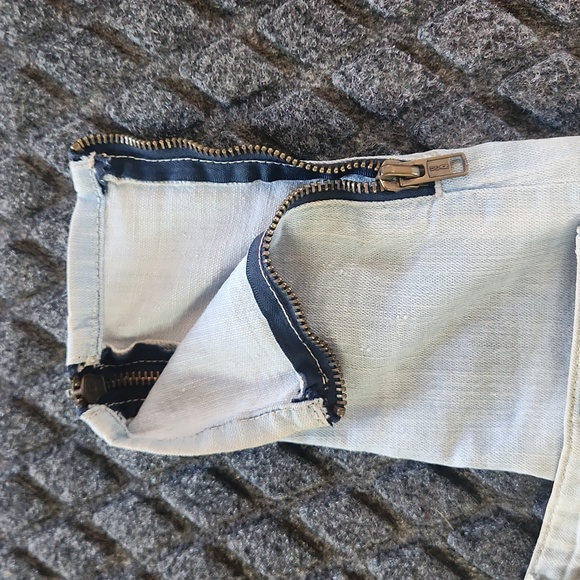 Robins Jeans - Picture 4 of 9